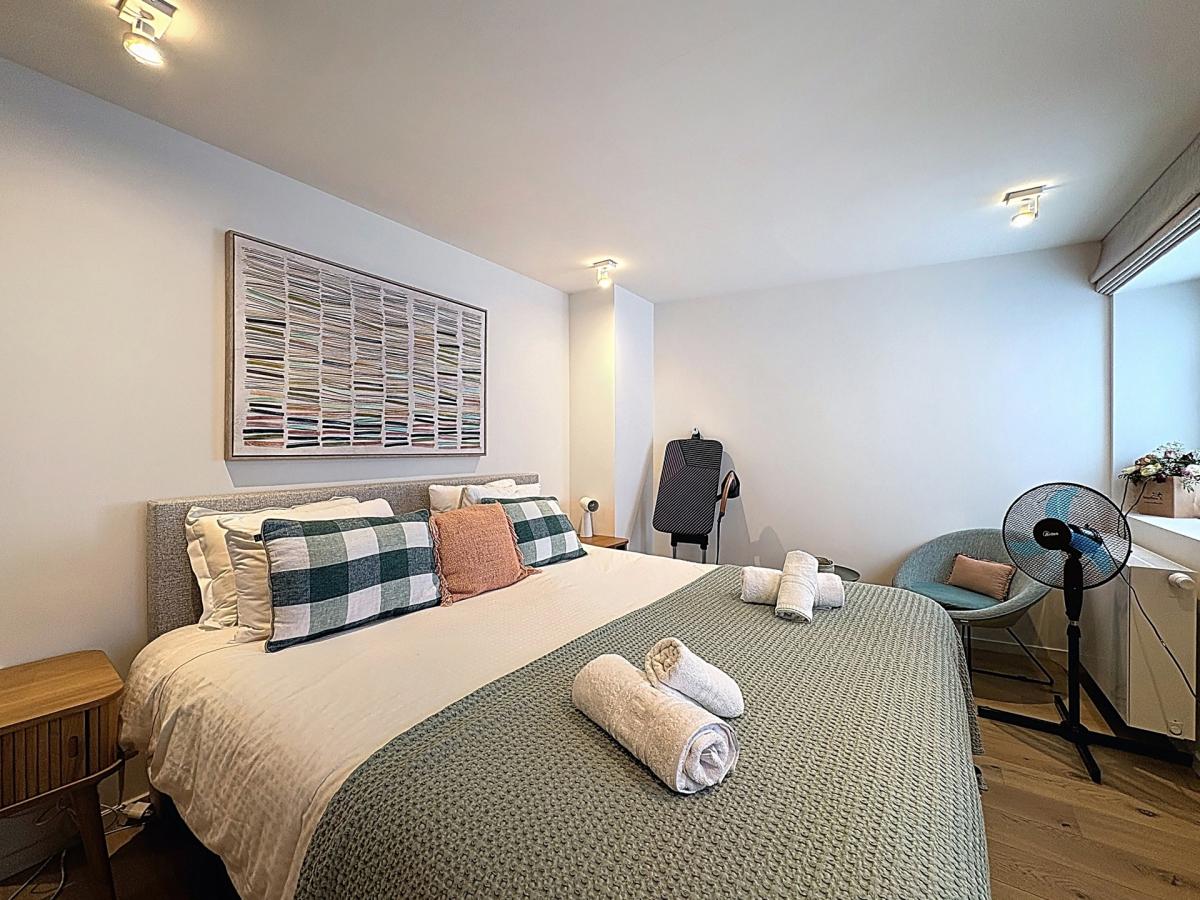 Mérode: penthouse de standing: 2 terrasses, vues, 2 parkings