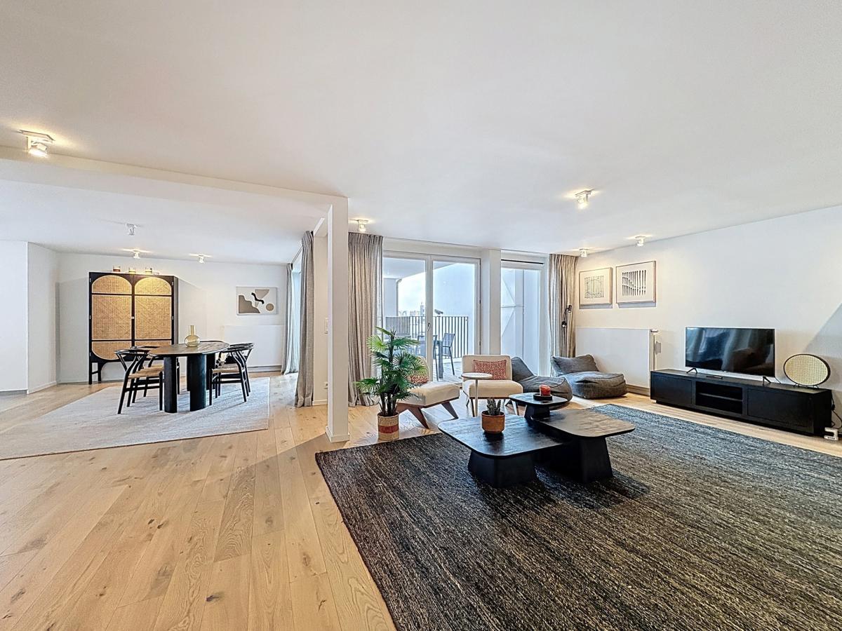 Mérode: penthouse de standing: 2 terrasses, vues, 2 parkings
