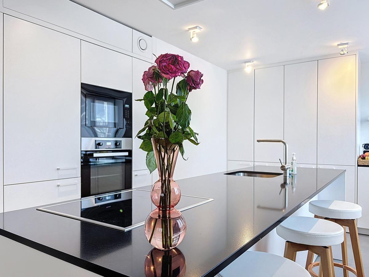 Mérode: penthouse de standing: 2 terrasses, vues, 2 parkings