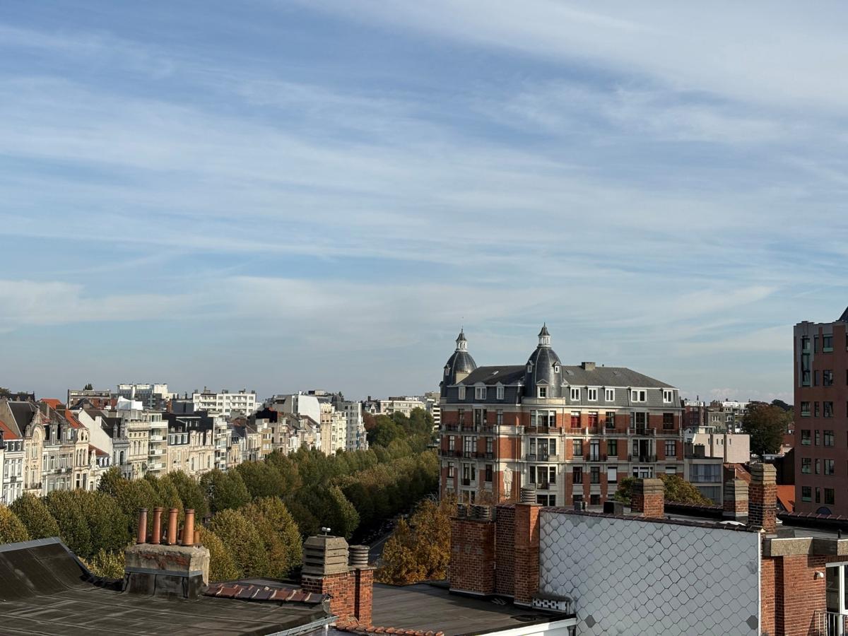 Mérode: penthouse de standing: 2 terrasses, vues, 2 parkings