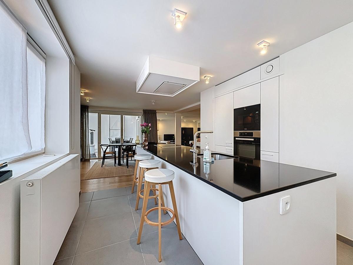 Mérode: penthouse de standing: 2 terrasses, vues, 2 parkings