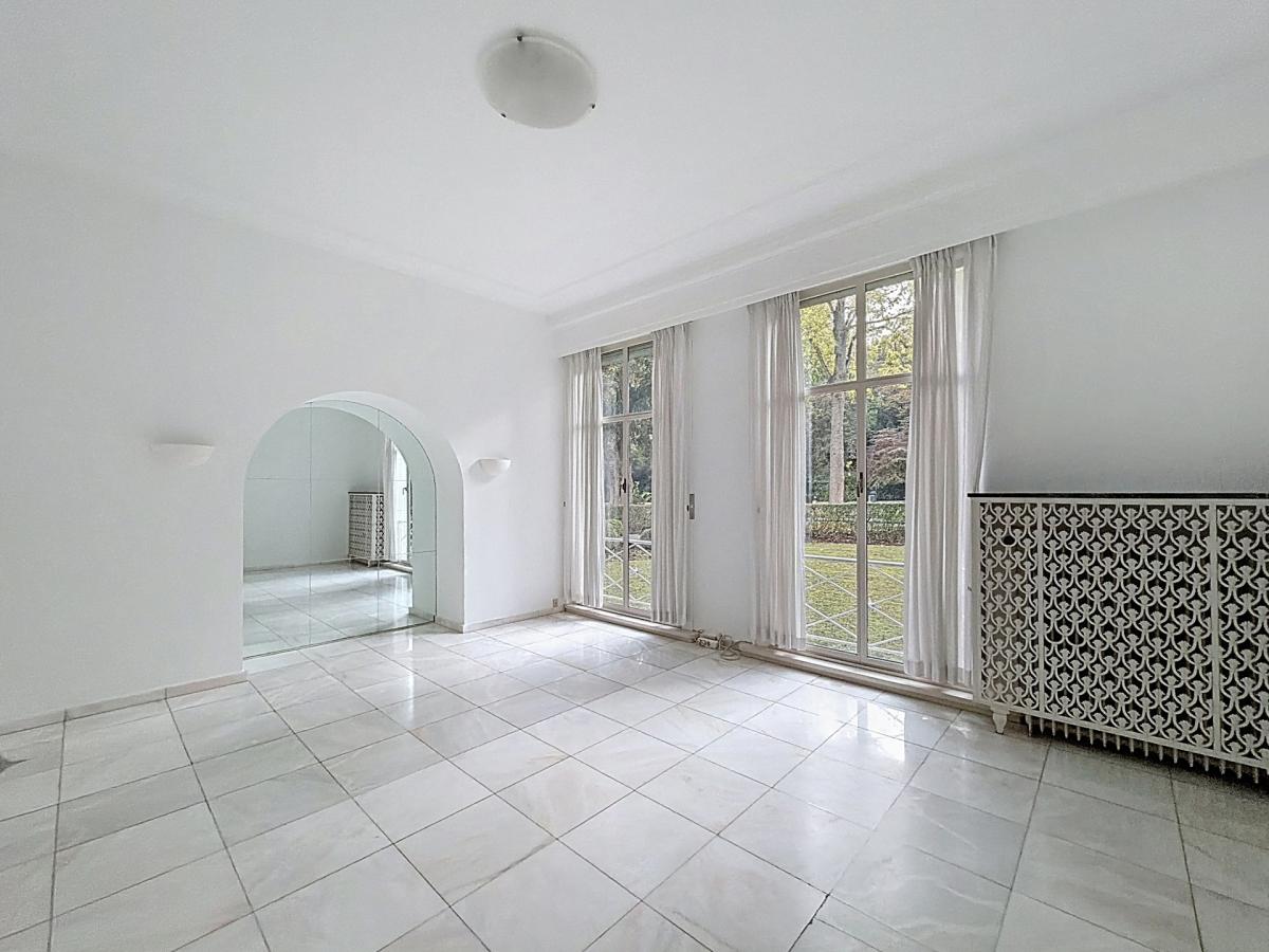Bois de la Cambre : Appartement 3 chambres avec parking 