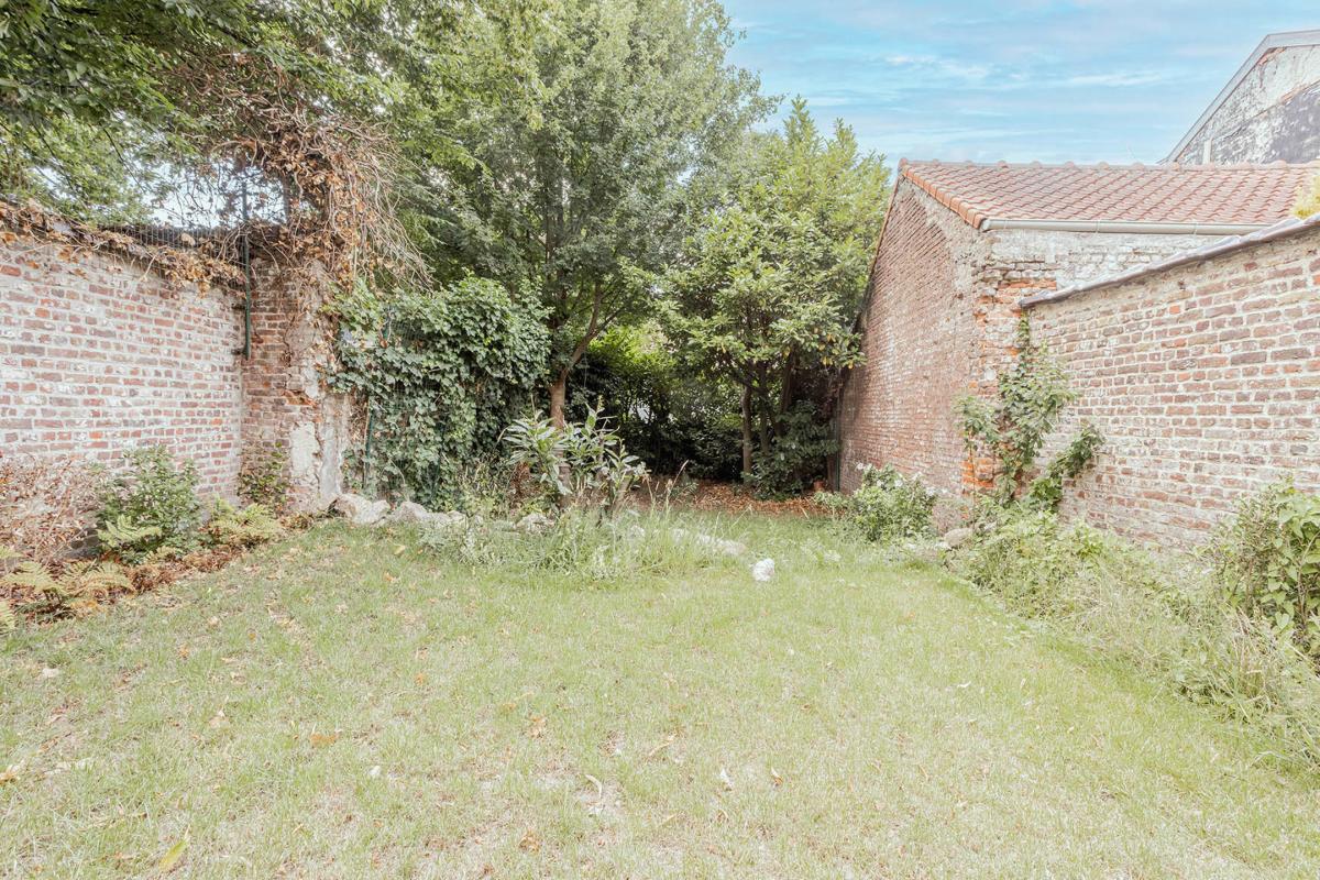 Place Stéphanie : Superbe rez de 155m² 2 ch + jardin 140m²