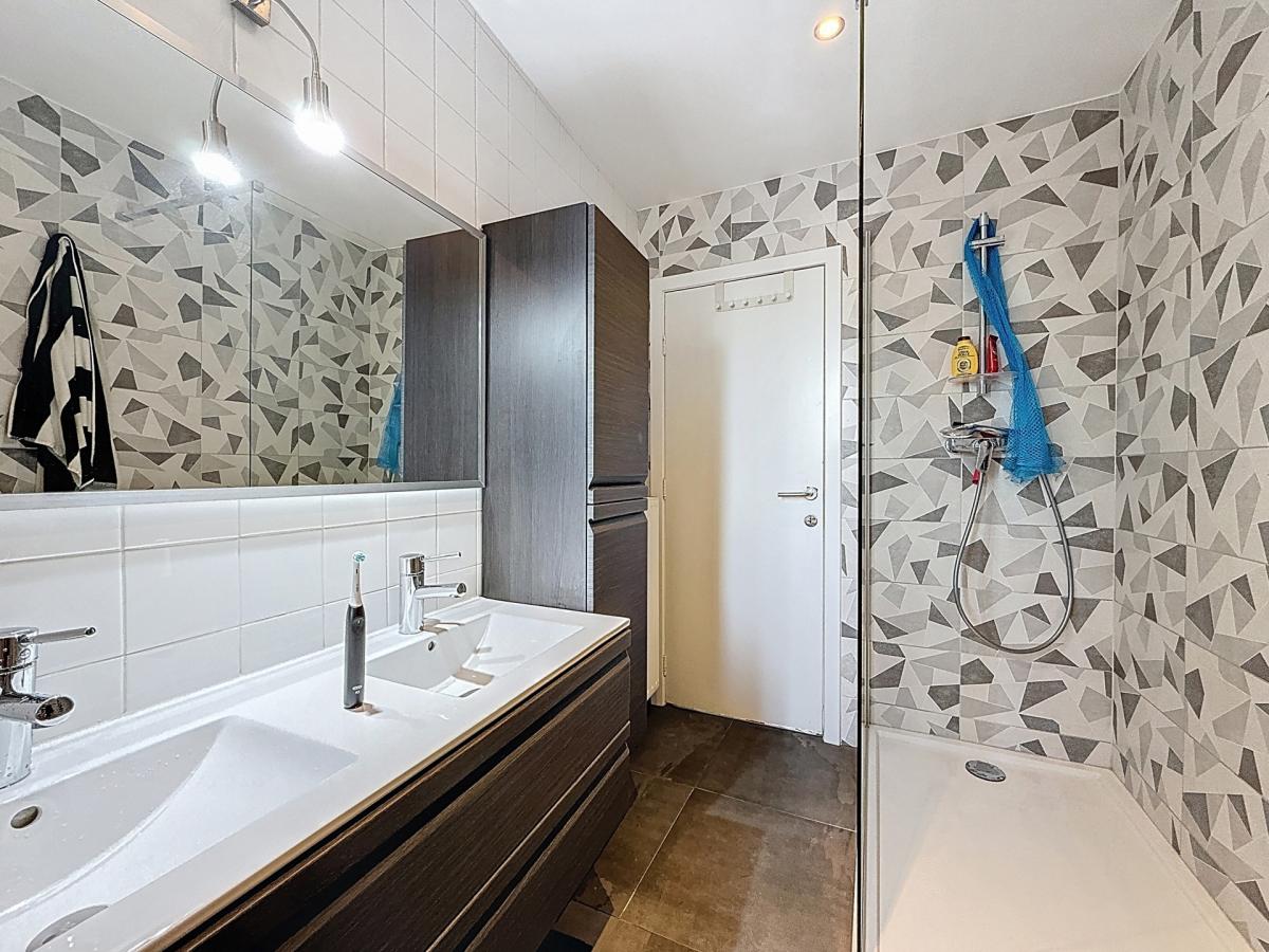 Vanderkindere / Albert : Bel appartement 1ch meublé
