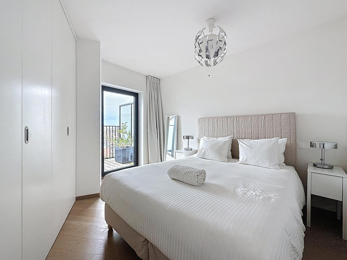Louise/Quadrian : Superbe appartement meublé + terrasse