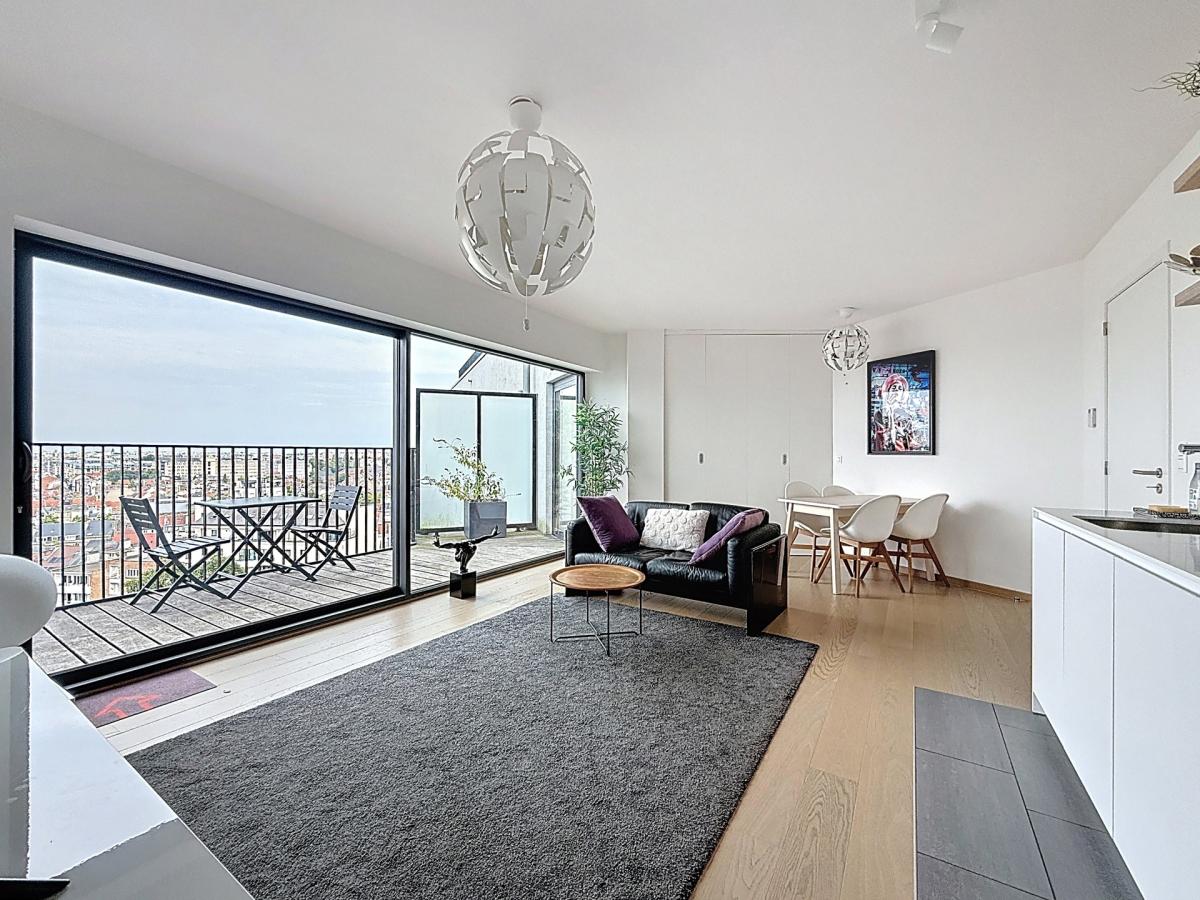 Louise/Quadrian : Superbe appartement meublé + terrasse