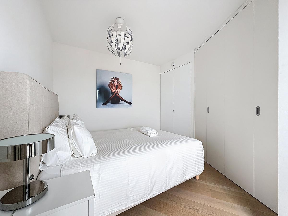 Louise/Quadrian : Superbe appartement meublé + terrasse