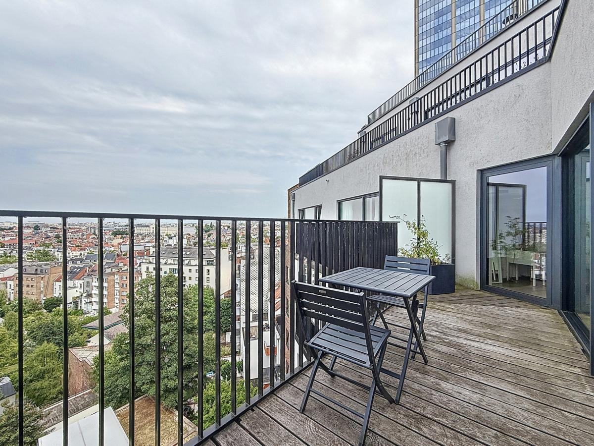 Louise/Quadrian : Superbe appartement meublé + terrasse