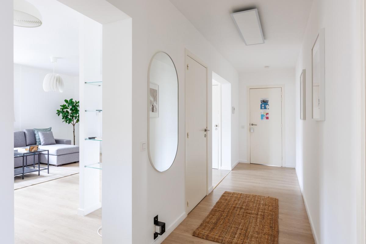 Cinquantenaire: bel appartement rénové, terrasse, parking