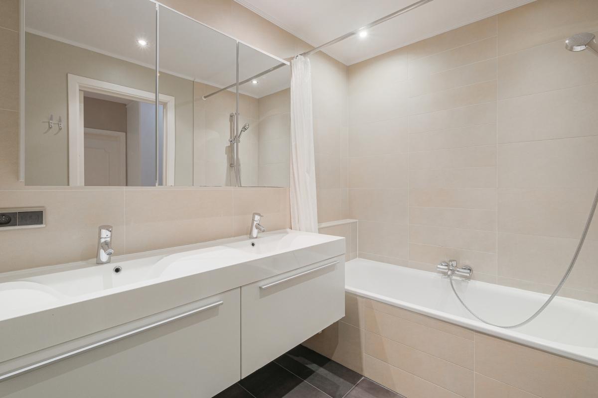 SOUS OFFRE !! Molière : Bel appartement 3 chambres + bureau et terrasse