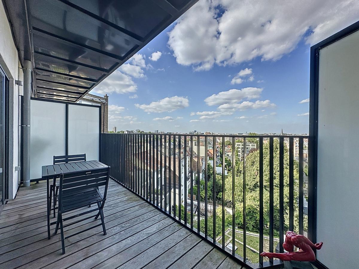 SOUS OFFRE  Louise/Châtelain: Superbe appartement + terrasse