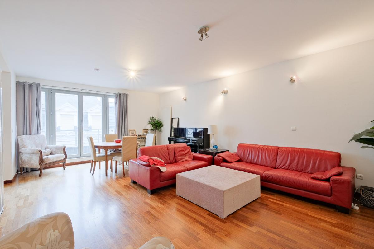 SOUS OFFRE ! Châtelain : Bel appartement 2 chambres + terrasse + parking