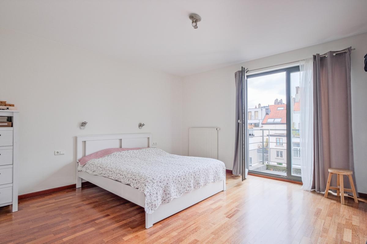 SOUS OFFRE ! Châtelain : Bel appartement 2 chambres + terrasse + parking