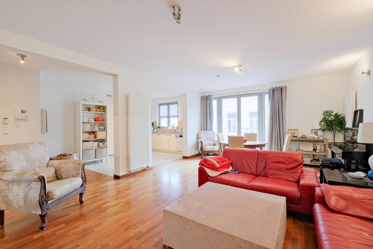 SOUS OFFRE ! Châtelain : Bel appartement 2 chambres + terrasse + parking