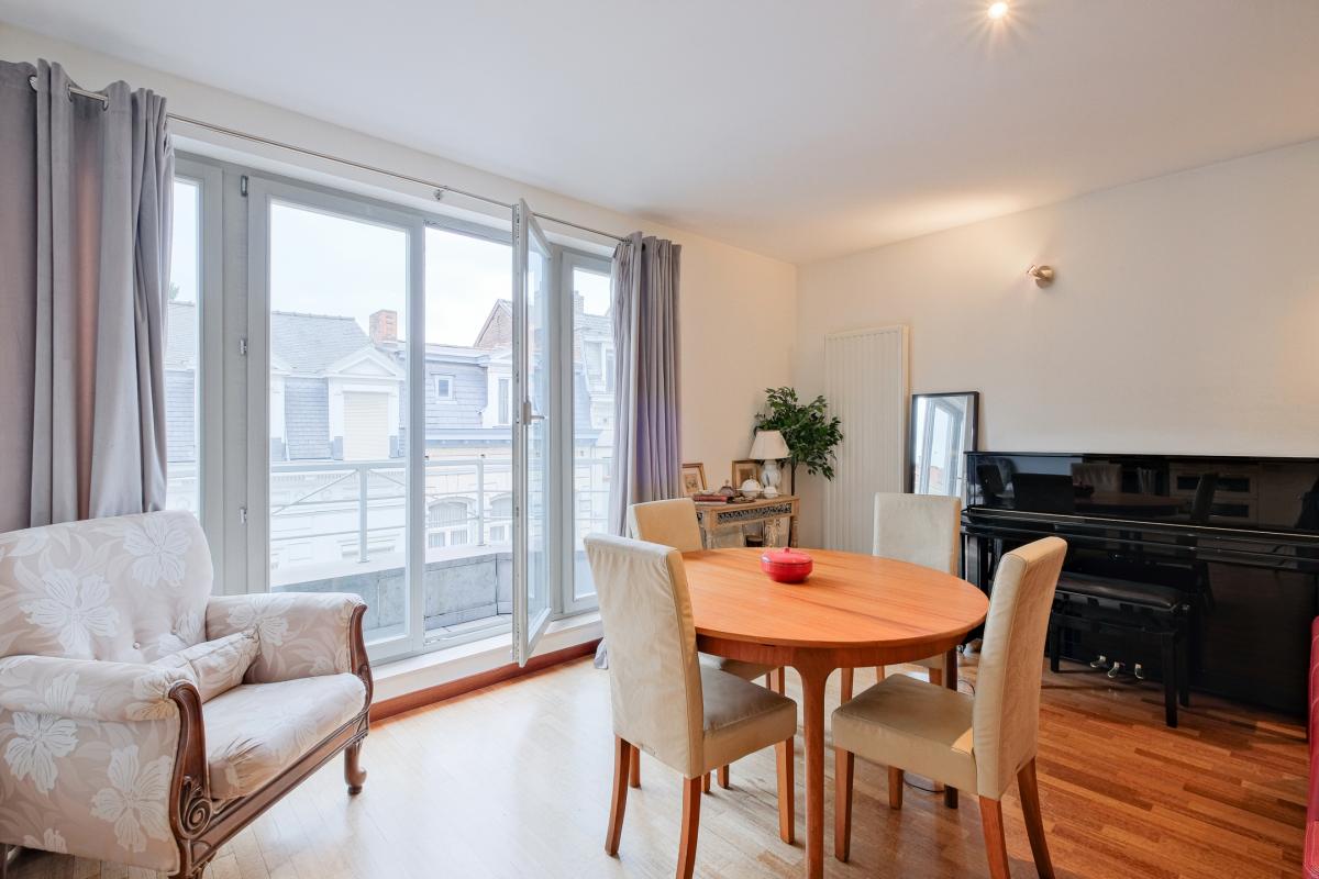 SOUS OFFRE ! Châtelain : Bel appartement 2 chambres + terrasse + parking