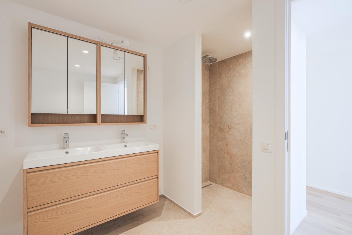 Saint-Job : Magnifique duplex RDC avec jardin neuf