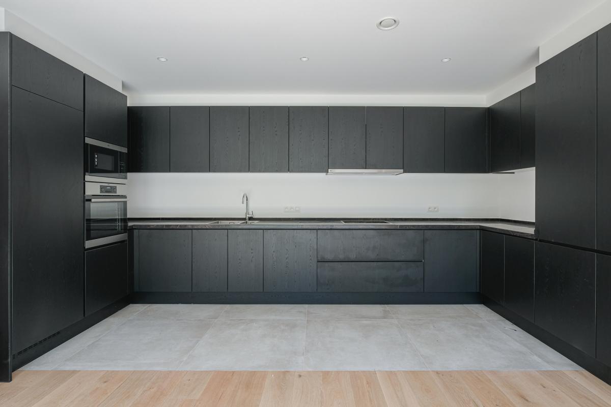 Saint-Job : Magnifique duplex RDC avec jardin neuf