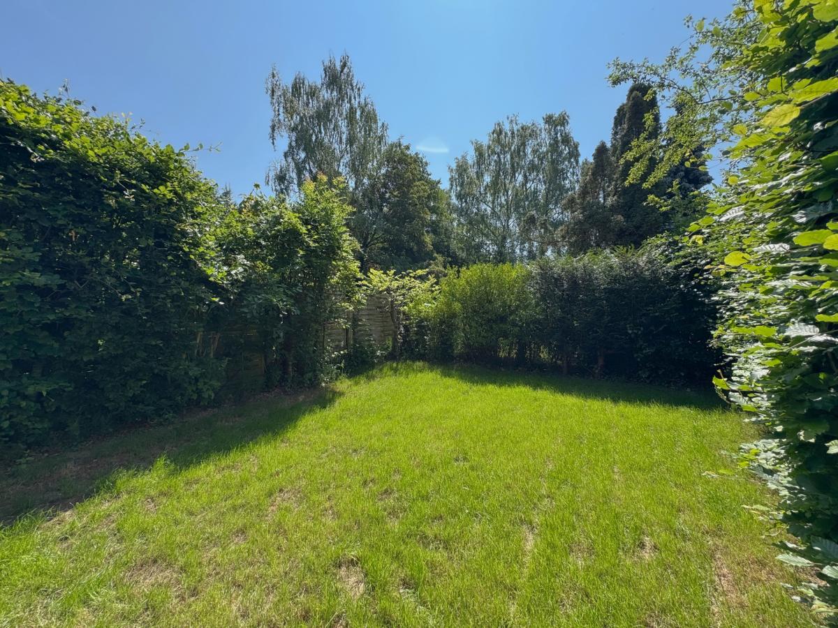 Saint-Job : Magnifique duplex RDC avec jardin neuf