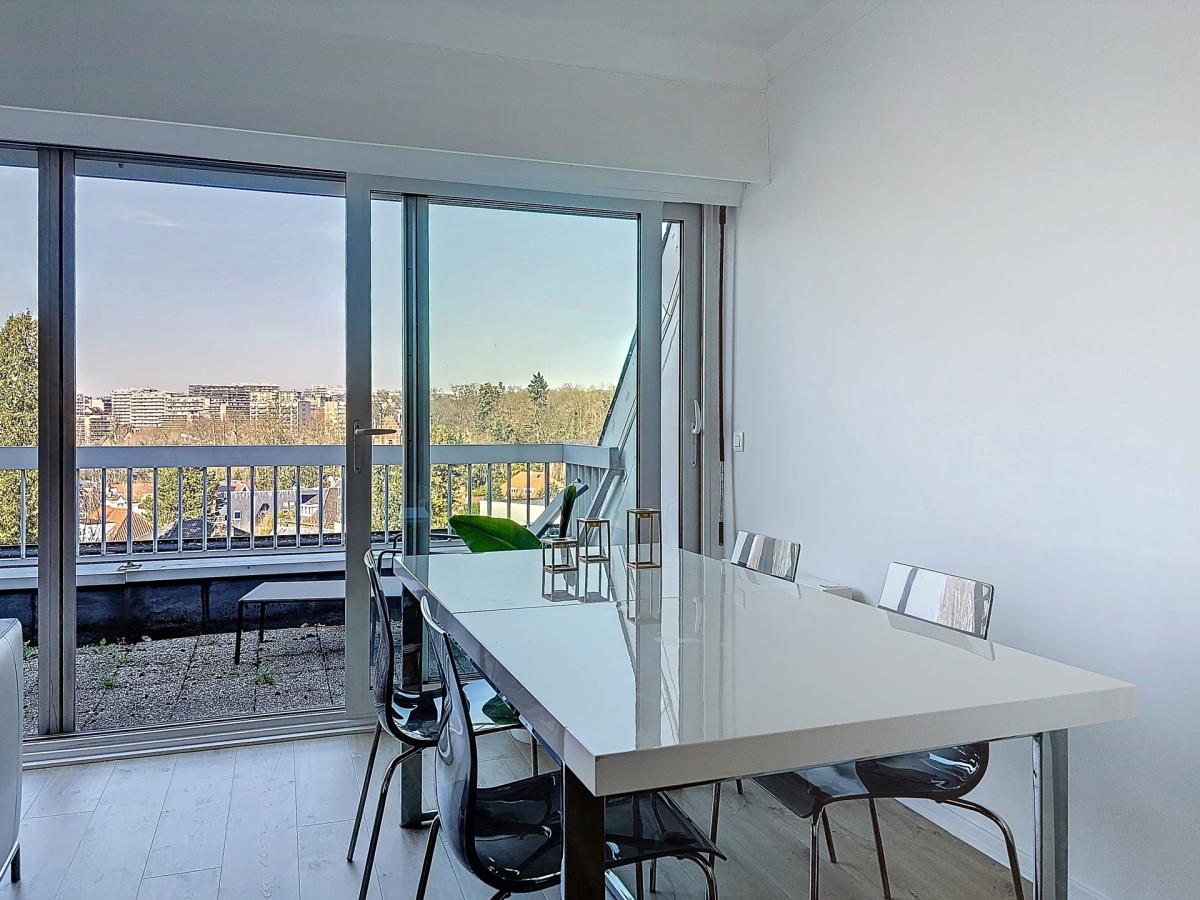 De Fré-Wolvendael, penthouse 85m² 2 ch + 3 terrasses 