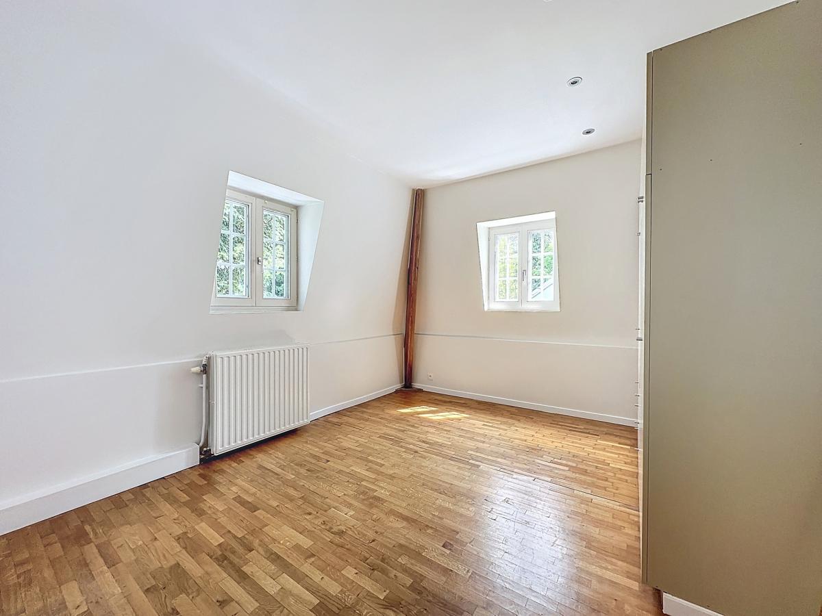 Saturne : Sublime villa avec vaste jardin + garage