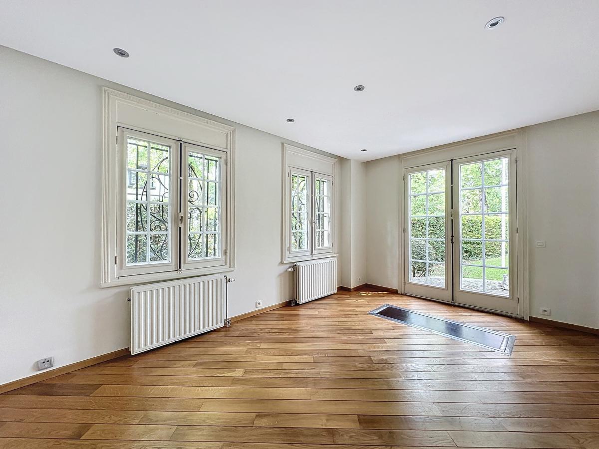 Saturne : Sublime villa avec vaste jardin + garage