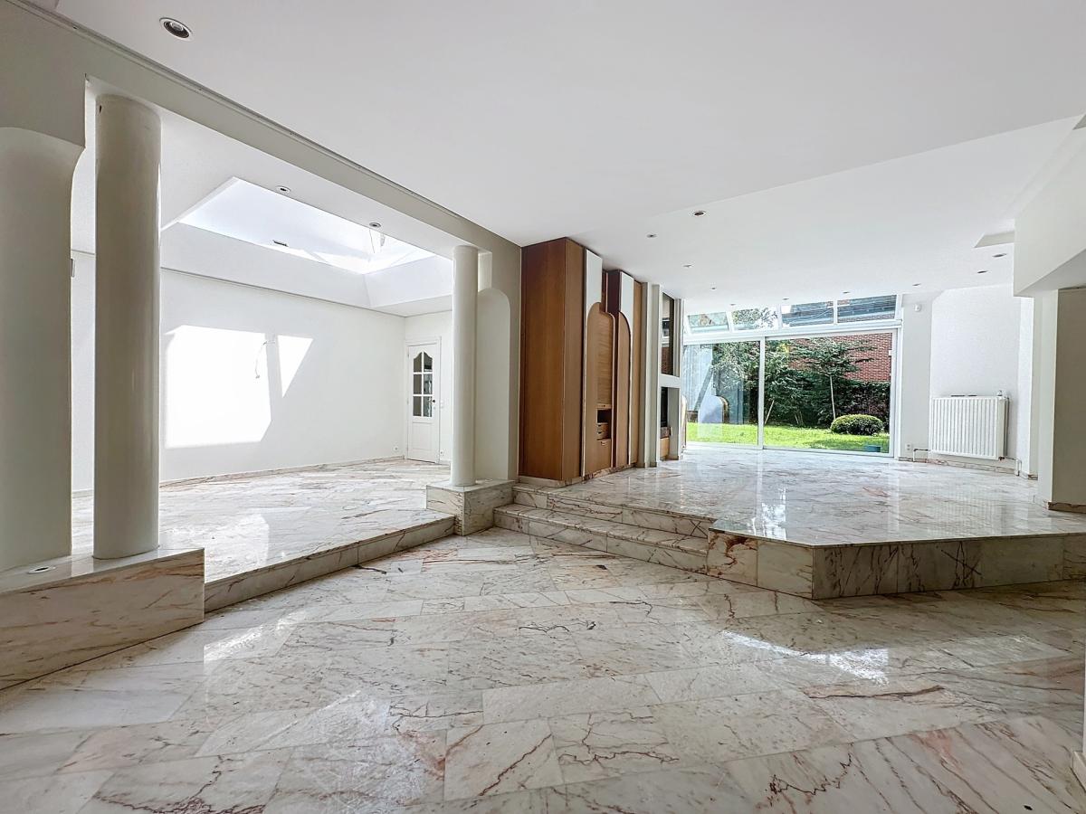 Saturne : Sublime villa avec vaste jardin + garage