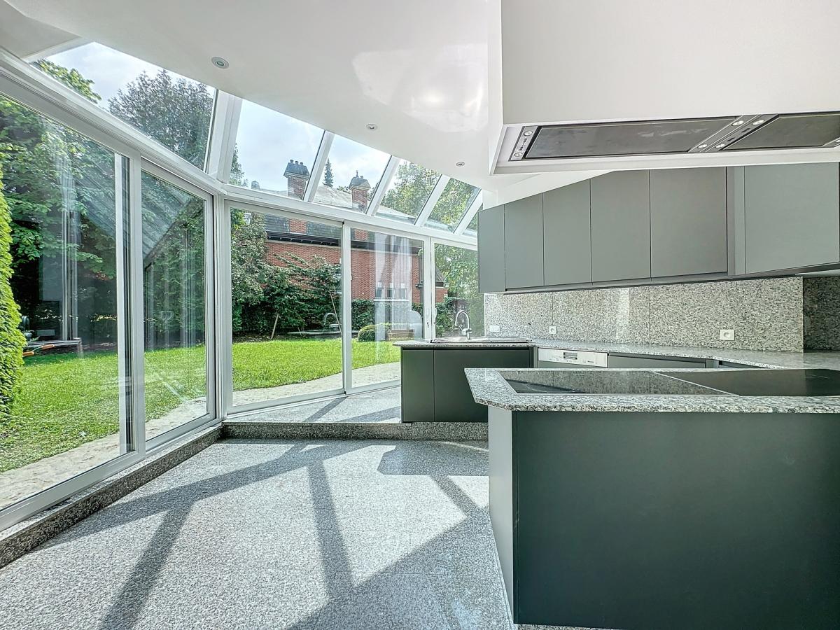 Saturne : Sublime villa avec vaste jardin + garage