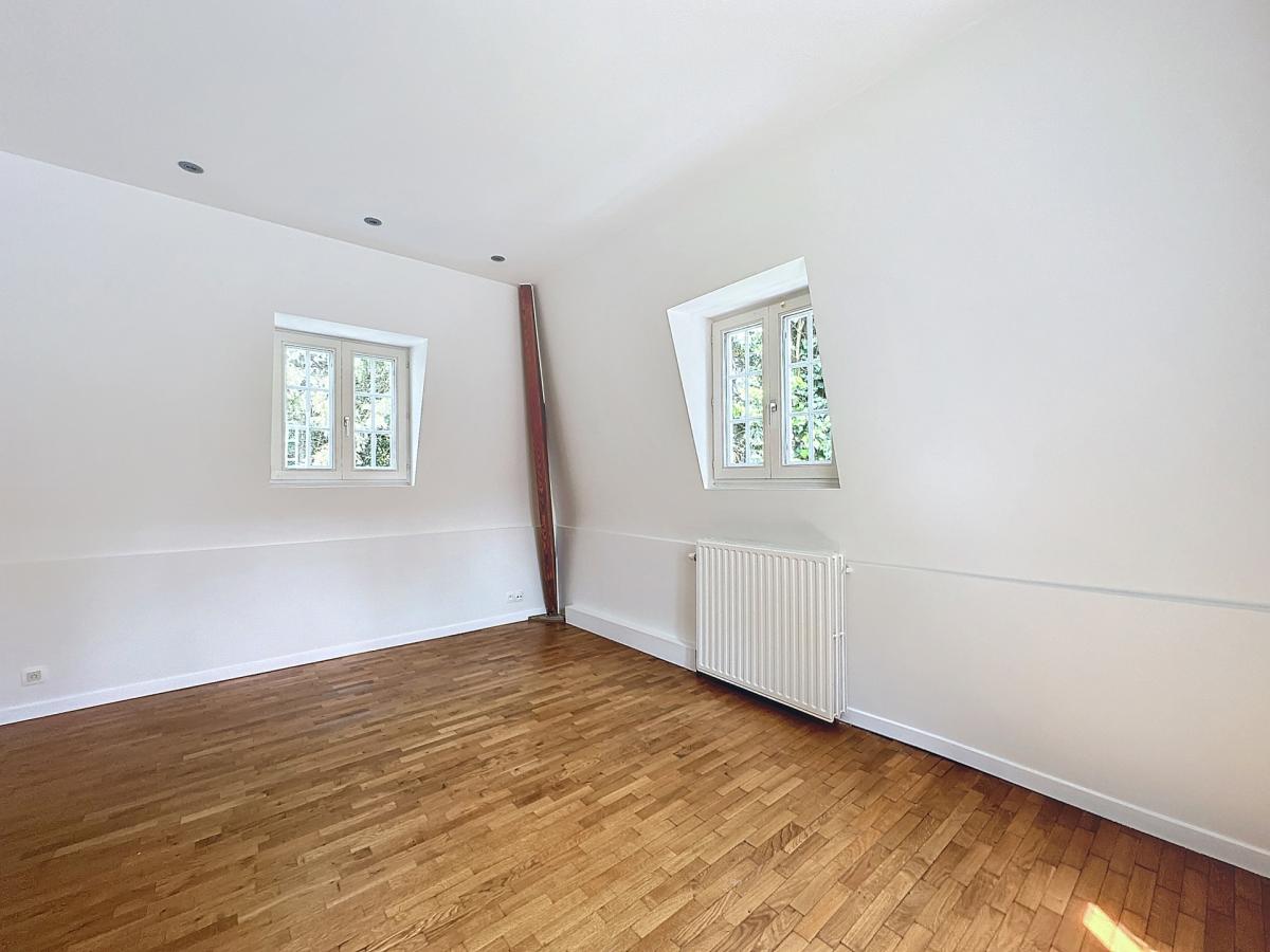 Saturne : Sublime villa avec vaste jardin + garage