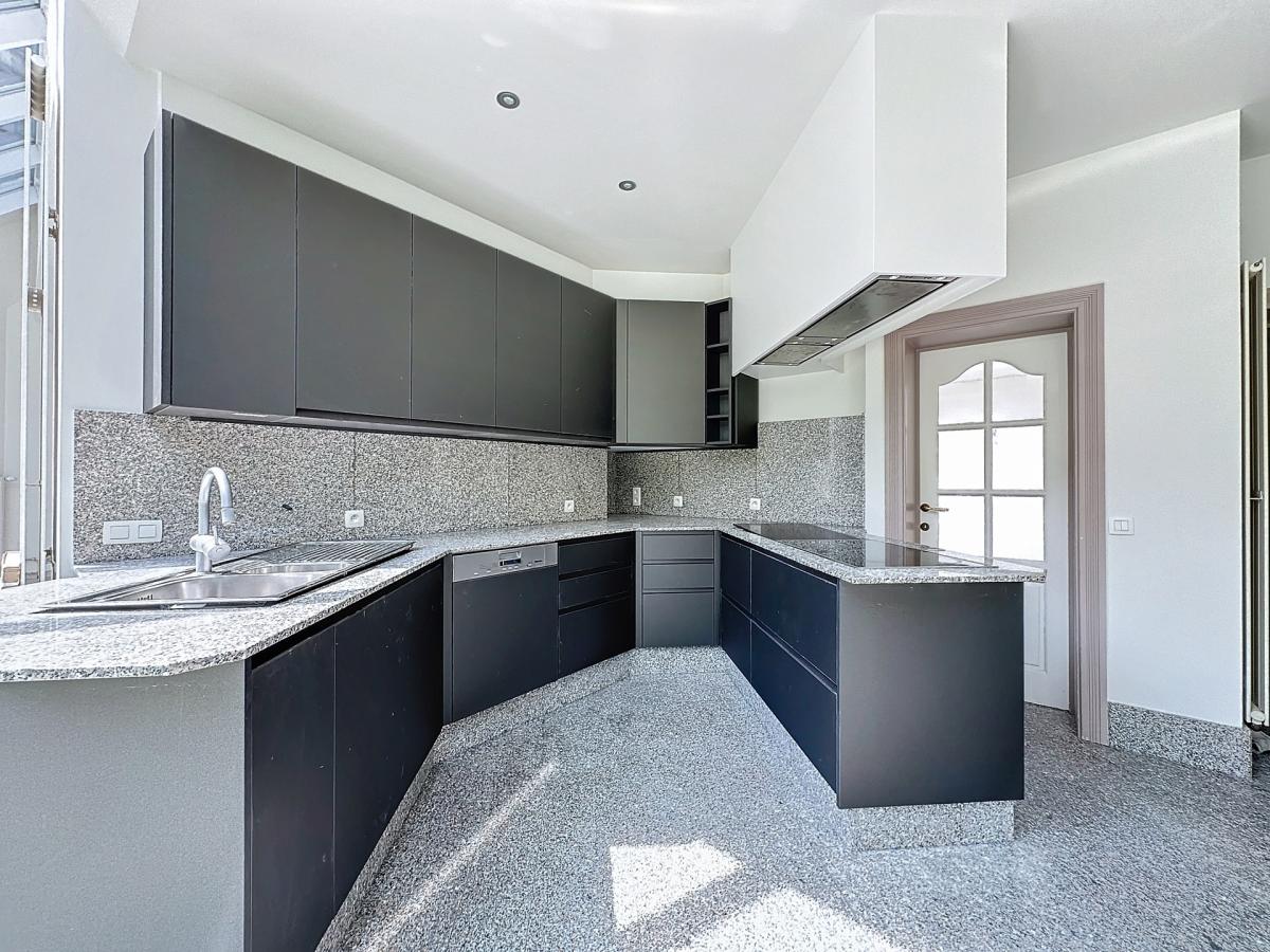 Saturne : Sublime villa avec vaste jardin + garage