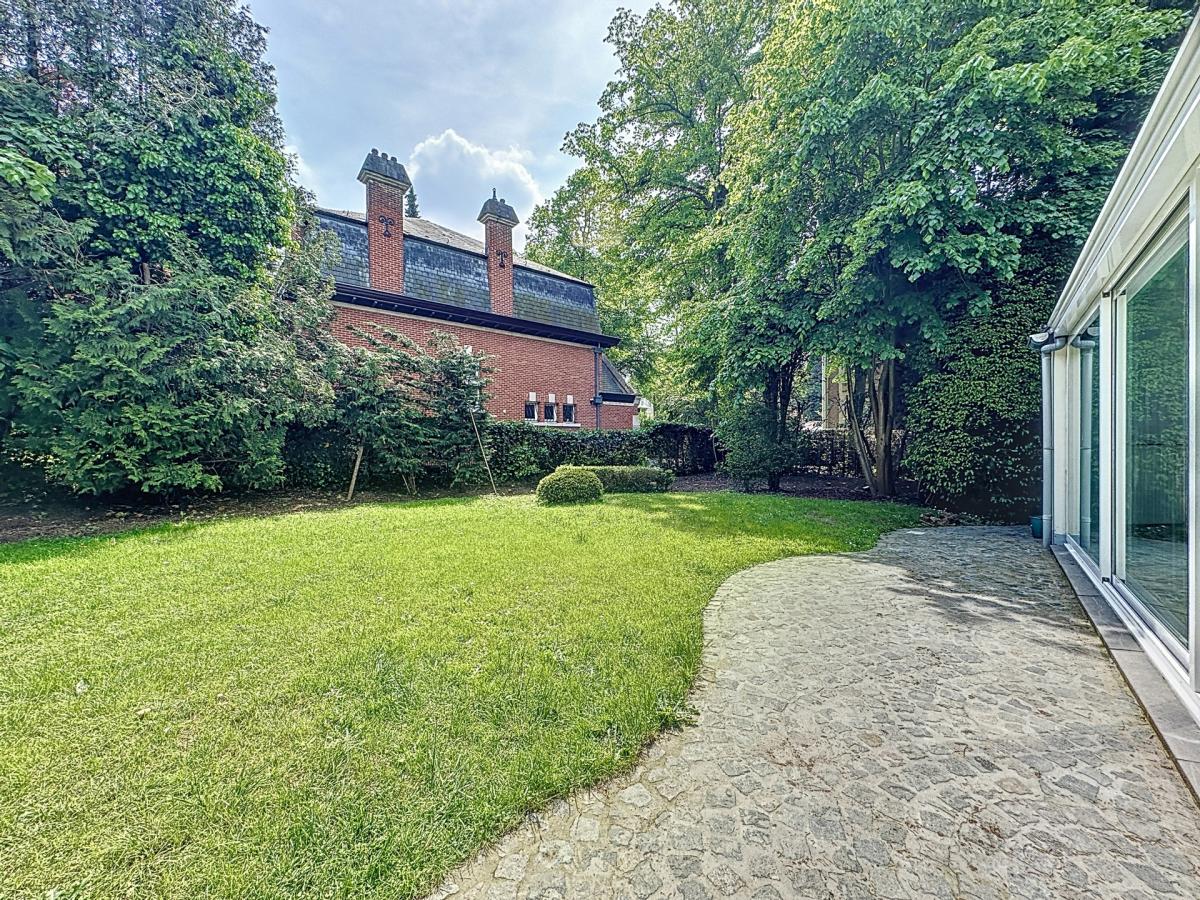 Saturne : Sublime villa avec vaste jardin + garage