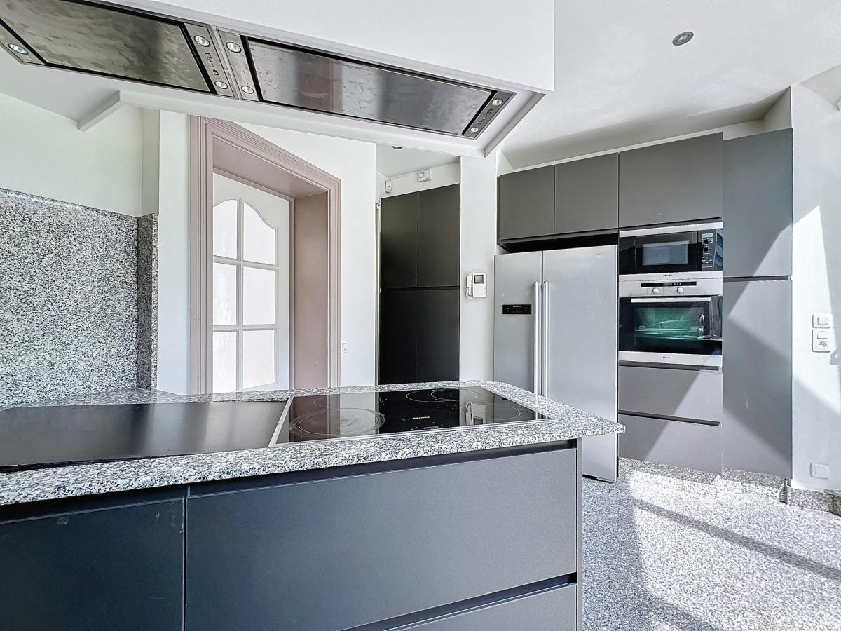 Saturne : Sublime villa avec vaste jardin + garage