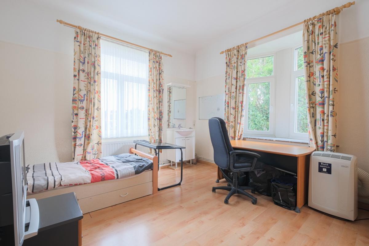 Parc de Forest, villa avec jardin + extension