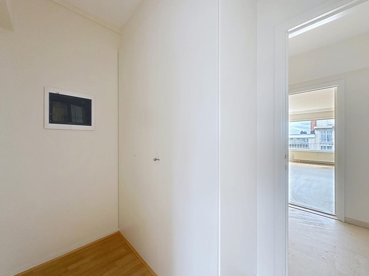 Haut de Forest : Bel appartement rénové + terrasses