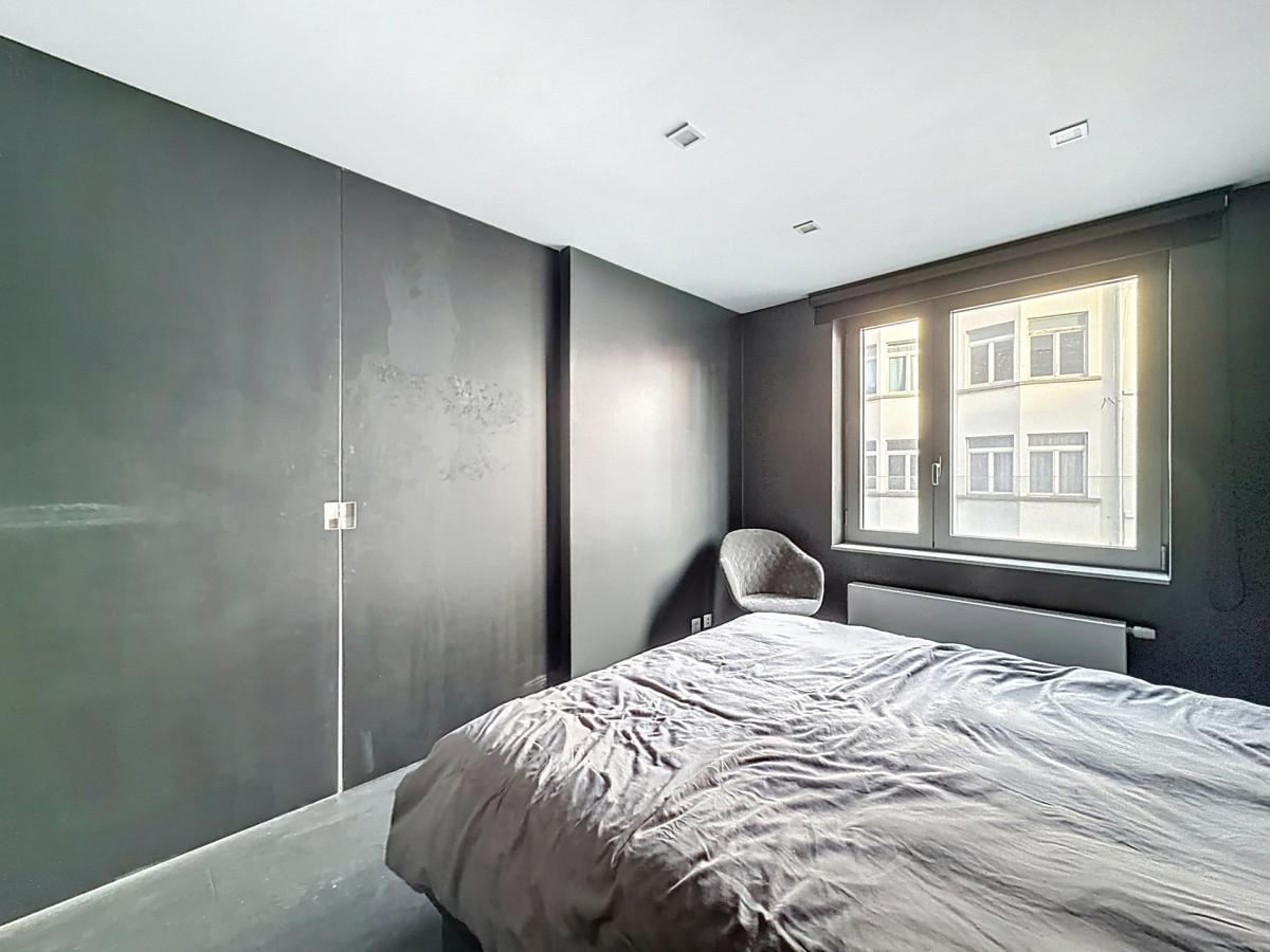 Châtelain : Bel appartement moderne et meublé + balcon