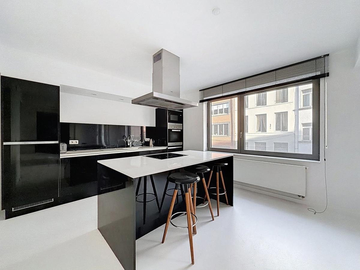 Châtelain : Bel appartement moderne et meublé + balcon