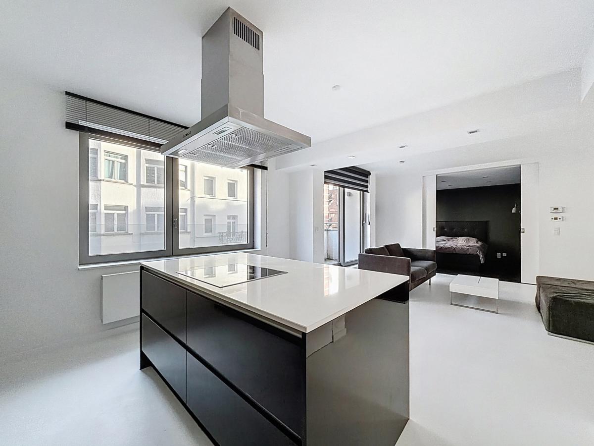 Châtelain : Bel appartement moderne et meublé + balcon