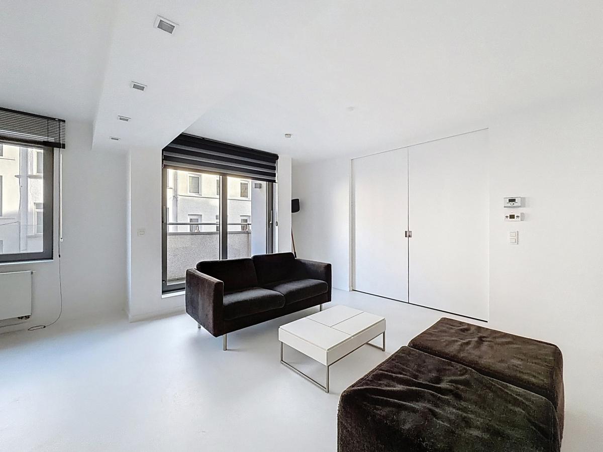 Châtelain : Bel appartement moderne et meublé + balcon