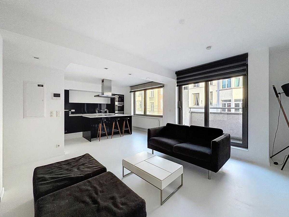 Châtelain : Bel appartement moderne et meublé + balcon