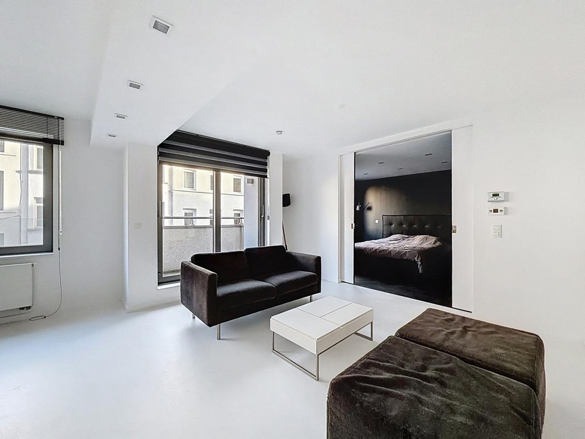 Châtelain : Bel appartement moderne et meublé + balcon