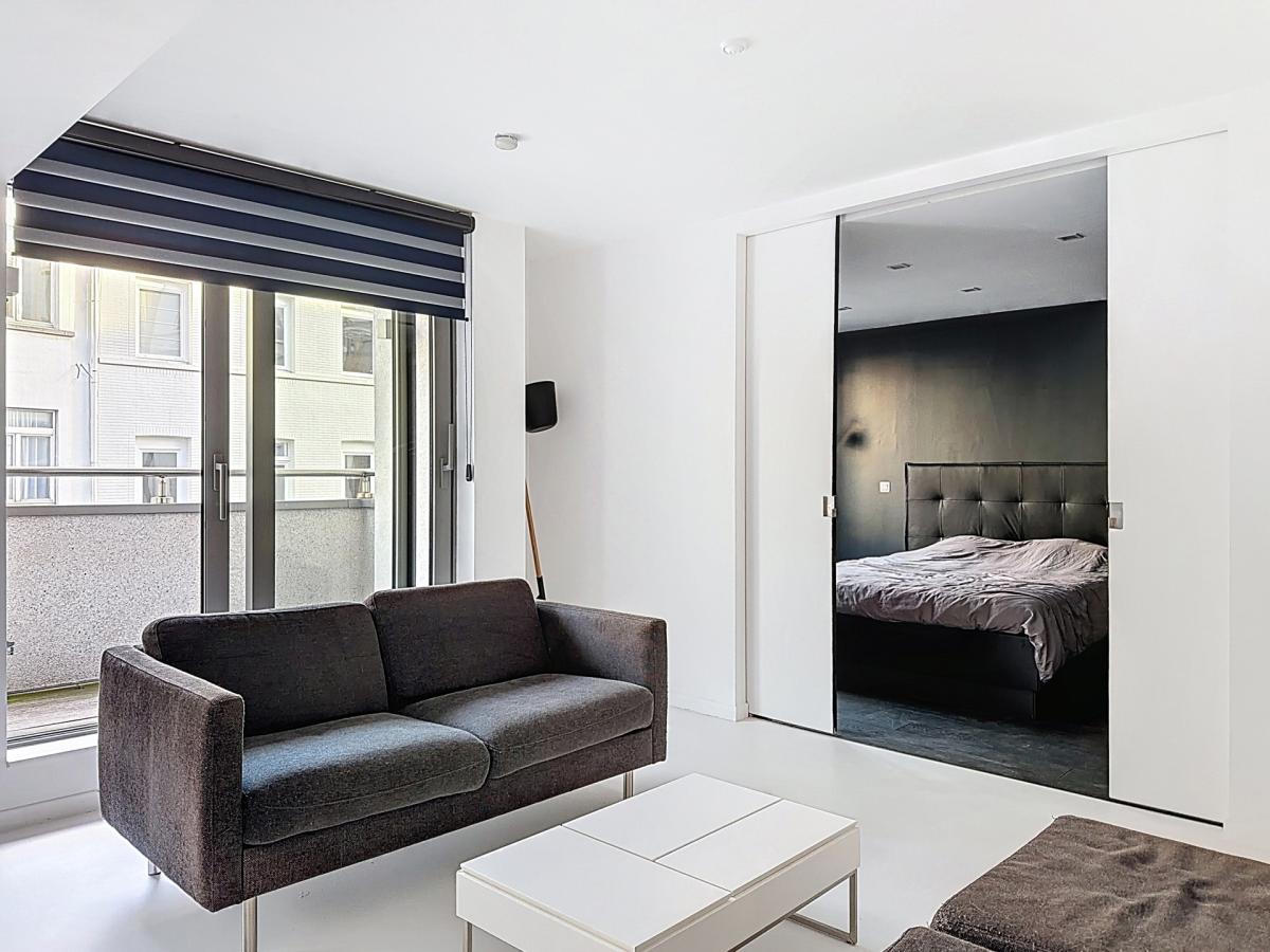 Châtelain : Bel appartement moderne et meublé + balcon