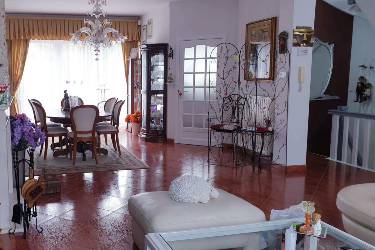 Splendide maison: jardin sud, double garage, prof. libérale