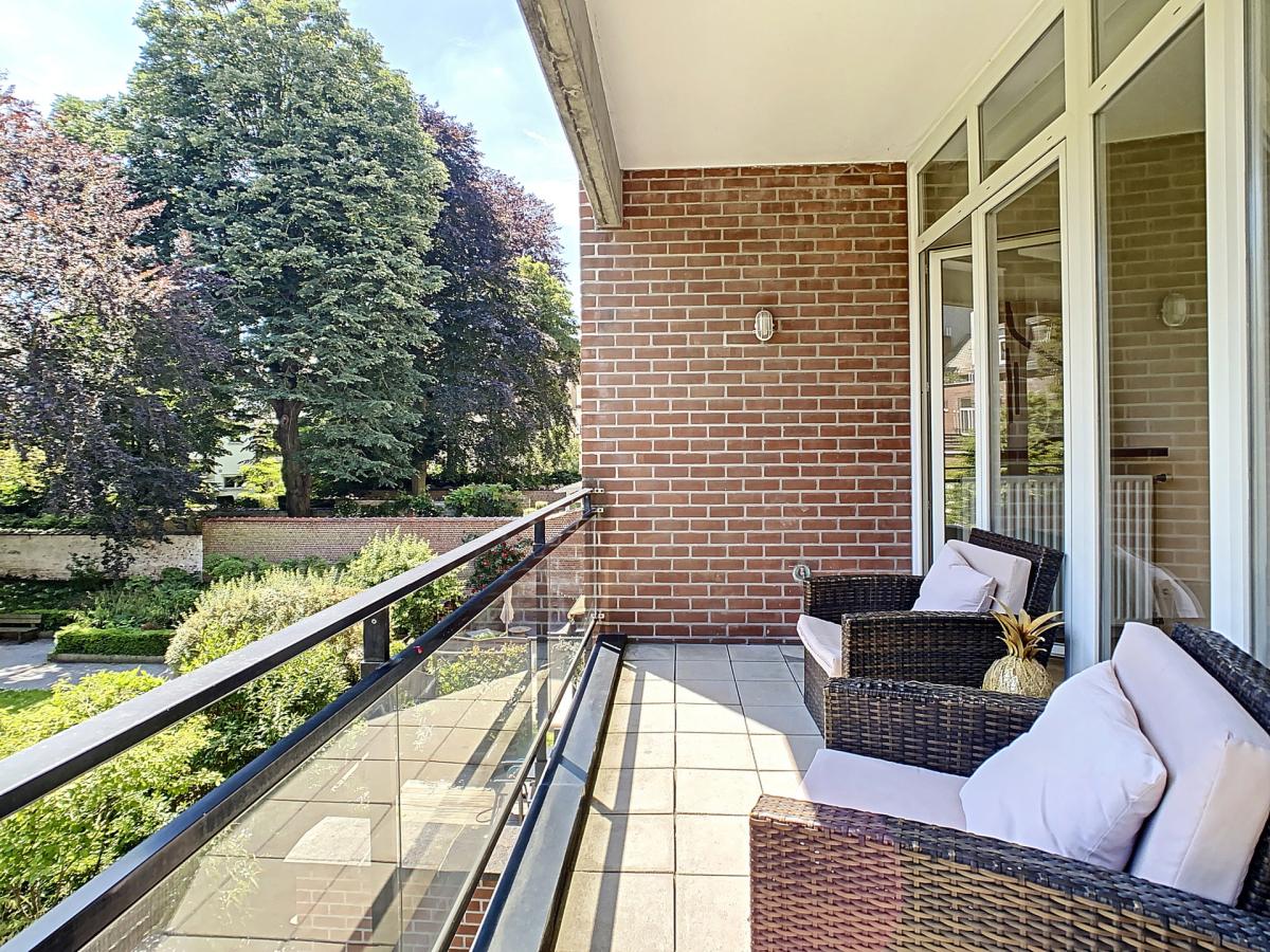 Louise/Châtelain : Bel appartement meublé + terrasse