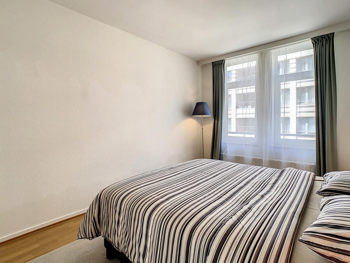 Louise/Châtelain : Bel appartement meublé + terrasse