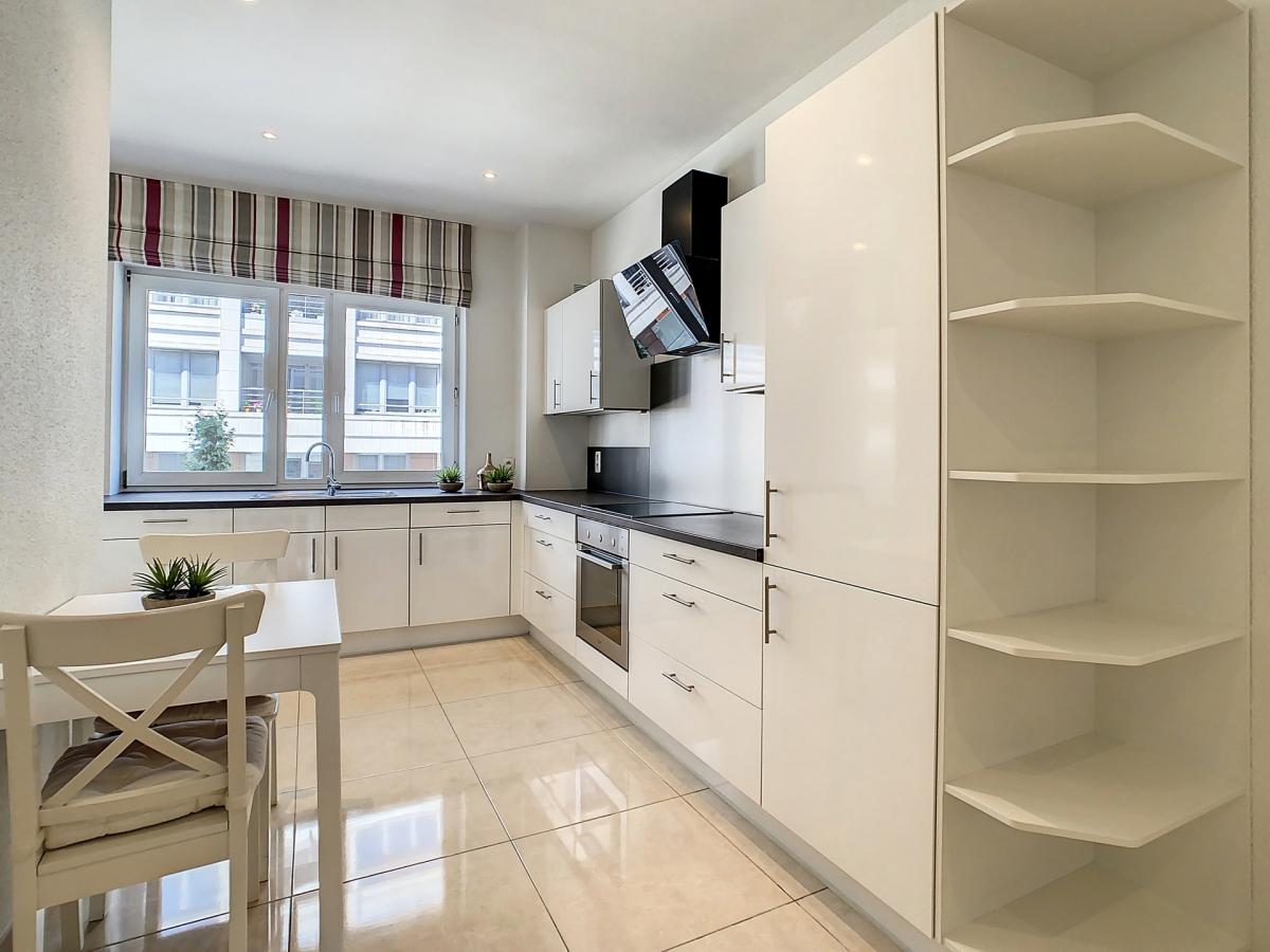 Louise/Châtelain : Bel appartement meublé + terrasse