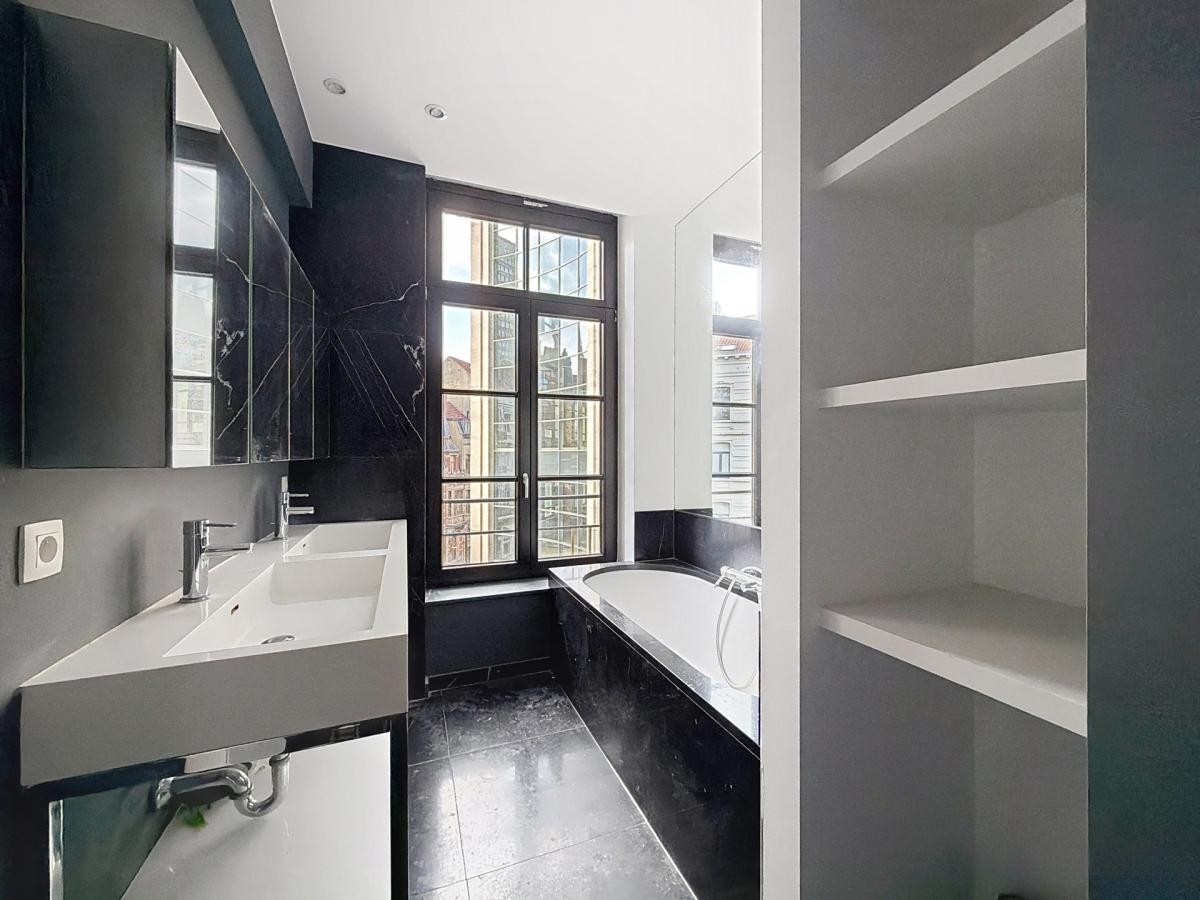 Sablon : Superbe appartement rénové, immeuble de caractère