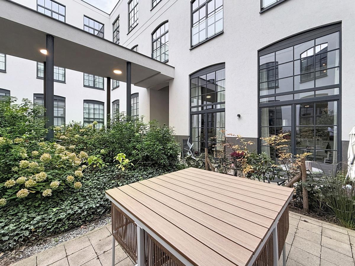 Charleroi / King Charles : Beau duplex meublé avec terrasse