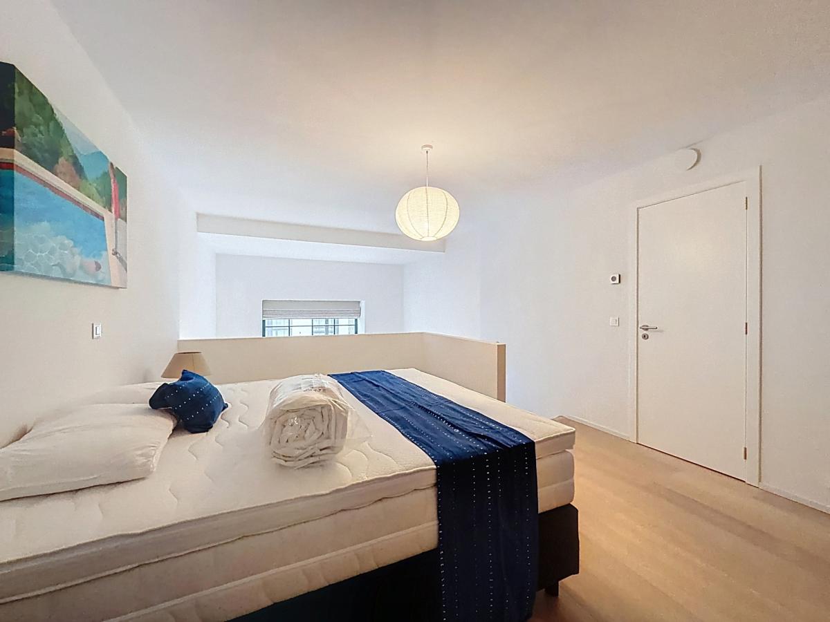 Charleroi / King Charles : Beau duplex meublé avec terrasse