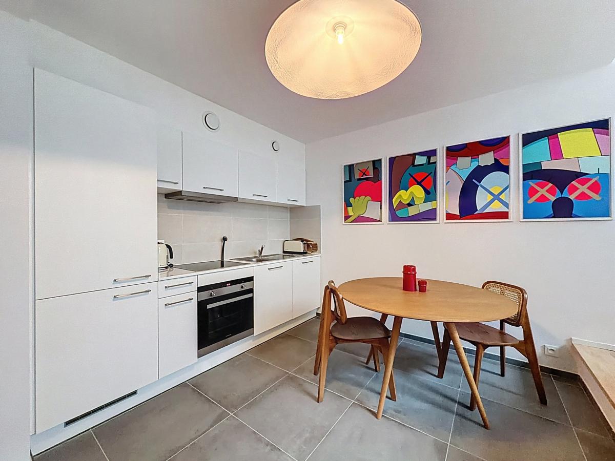 Charleroi / King Charles : Beau duplex meublé avec terrasse