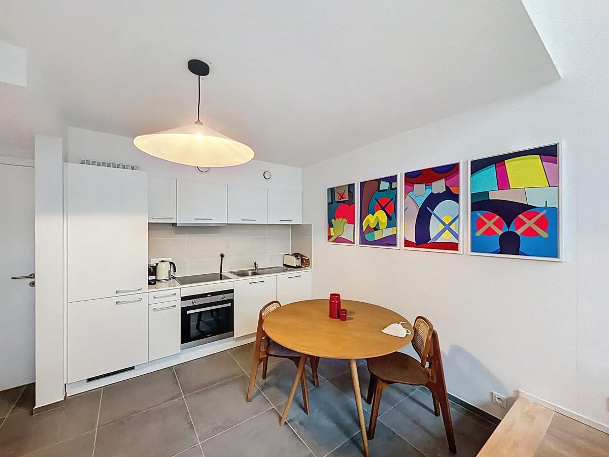 Charleroi / King Charles : Beau duplex meublé avec terrasse