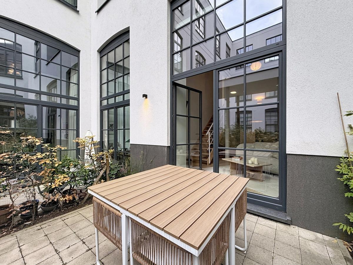 Charleroi / King Charles : Beau duplex meublé avec terrasse